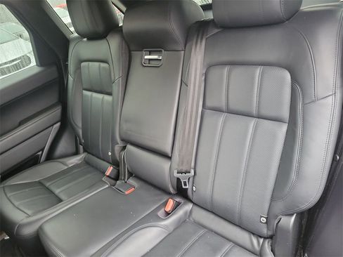 Used 2018 Land Rover Range Rover Sport HSE image 16