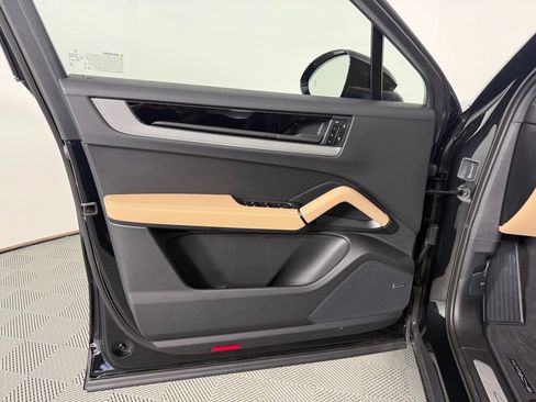 Certified 2026 Porsche Cayenne Coupe AWD/4WD image 19