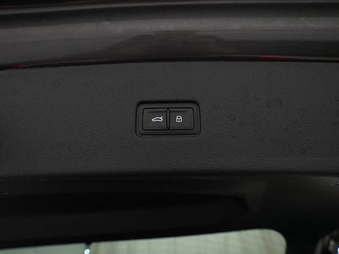 Used 2023 Audi Q8 Prestige image 15