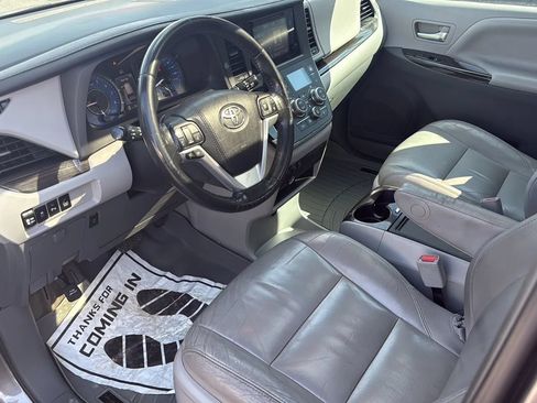 Used 2015 Toyota Sienna XLE w/ XLE Navigation Package FWD image 10