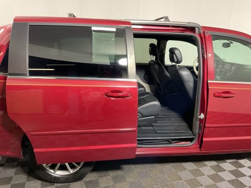 Used 2014 Dodge Grand Caravan SXT FWD image 31