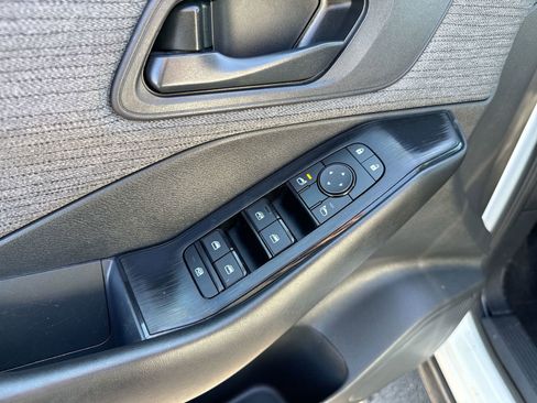 Used 2023 Nissan Rogue S image 14