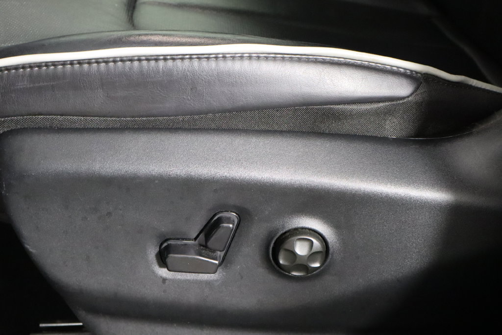 Used 2025 Chrysler Pacifica Limited FWD image 25