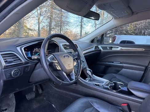 Used 2016 Ford Fusion SE w/ Equipment Group 202A image 6