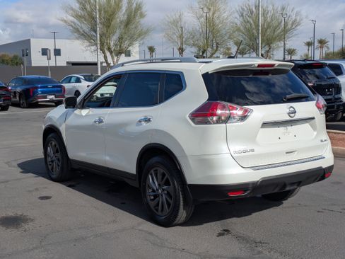 Used 2016 Nissan Rogue SL w/ SL Premium Package image 3