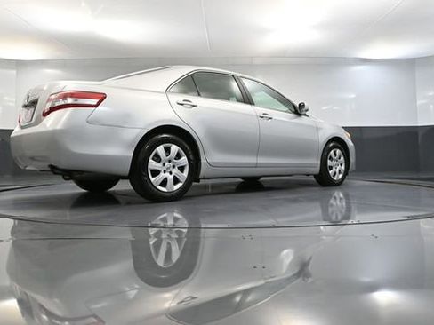 Used 2011 Toyota Camry LE image 44
