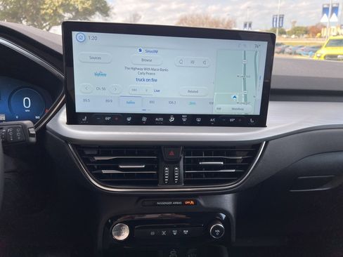 Used 2025 Ford Escape Platinum image 33