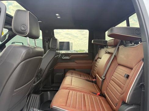 Used 2024 GMC Sierra 2500 Denali Ultimate AWD/4WD image 12