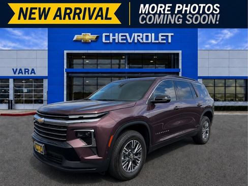Used 2024 Chevrolet Traverse LT w/ Enhanced Driving Package FWD image 1