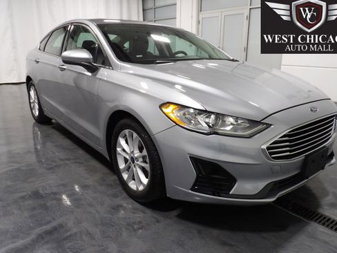 Used 2020 Ford Fusion SE image 1
