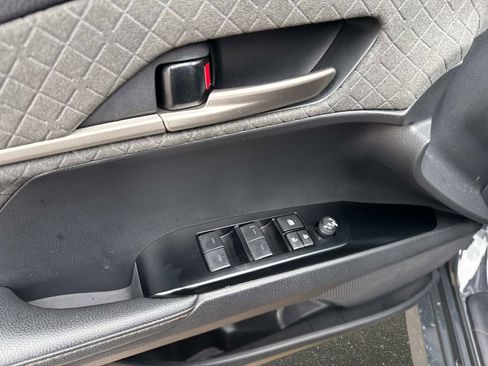 Used 2025 Toyota Camry XLE image 16