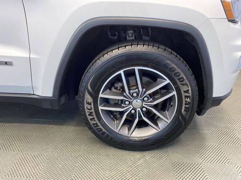 Used 2018 Jeep Grand Cherokee Limited image 50