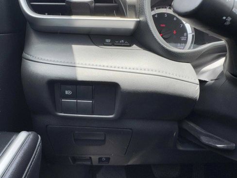 Used 2020 Toyota Highlander L image 21