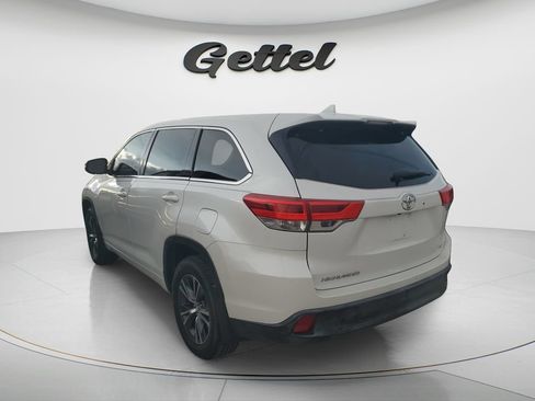 Used 2018 Toyota Highlander Plus FWD image 5