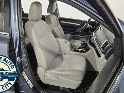 Used 2019 Toyota Highlander Plus AWD/4WD image 37