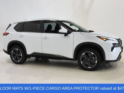 Used 2025 Nissan Rogue SV AWD/4WD image 3