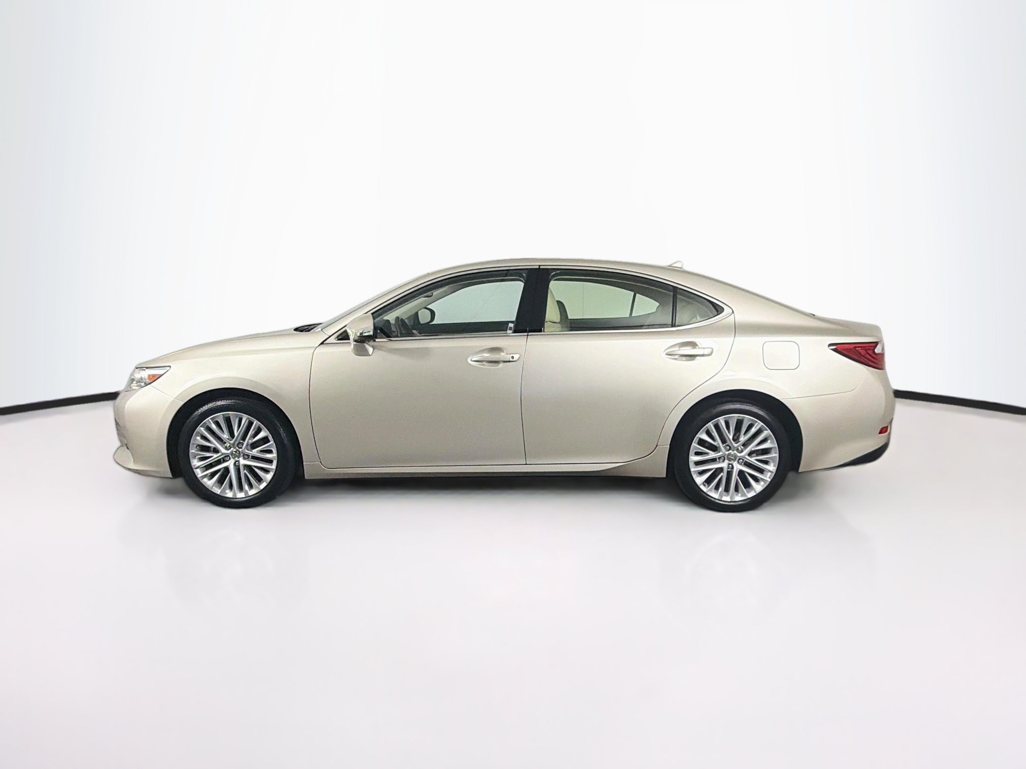 Used 2014 Lexus ES 350 w/ Luxury Package FWD image 4