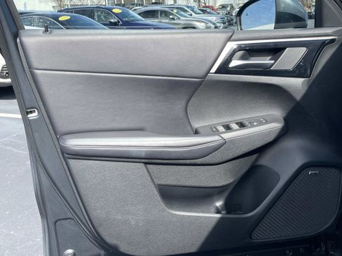 Used 2025 Mitsubishi Outlander SE image 16