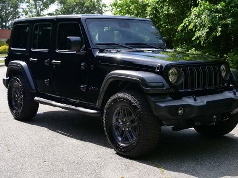 Used 2024 Jeep Wrangler Unlimited Sport AWD/4WD image 4