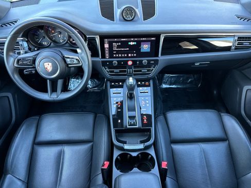 Certified 2025 Porsche Macan AWD/4WD image 6