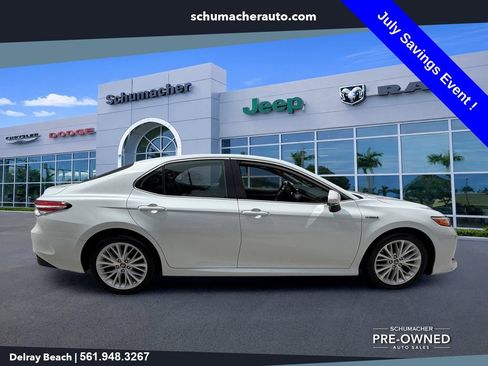 Used 2019 Toyota Camry XLE FWD image 8