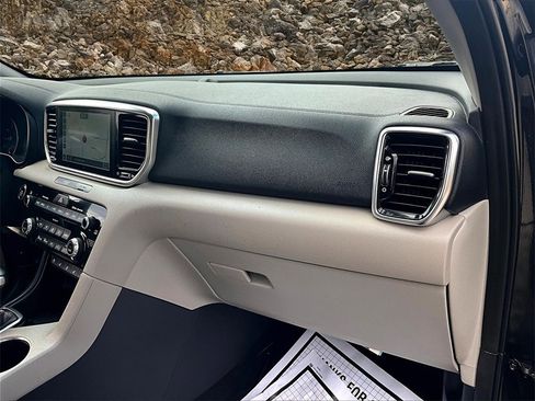 Used 2022 Kia Sportage EX w/ EX Technology Package image 16