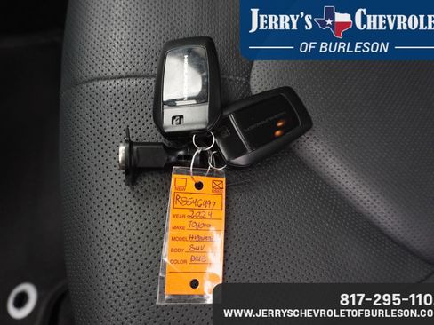 Used 2024 Toyota Highlander Limited image 11