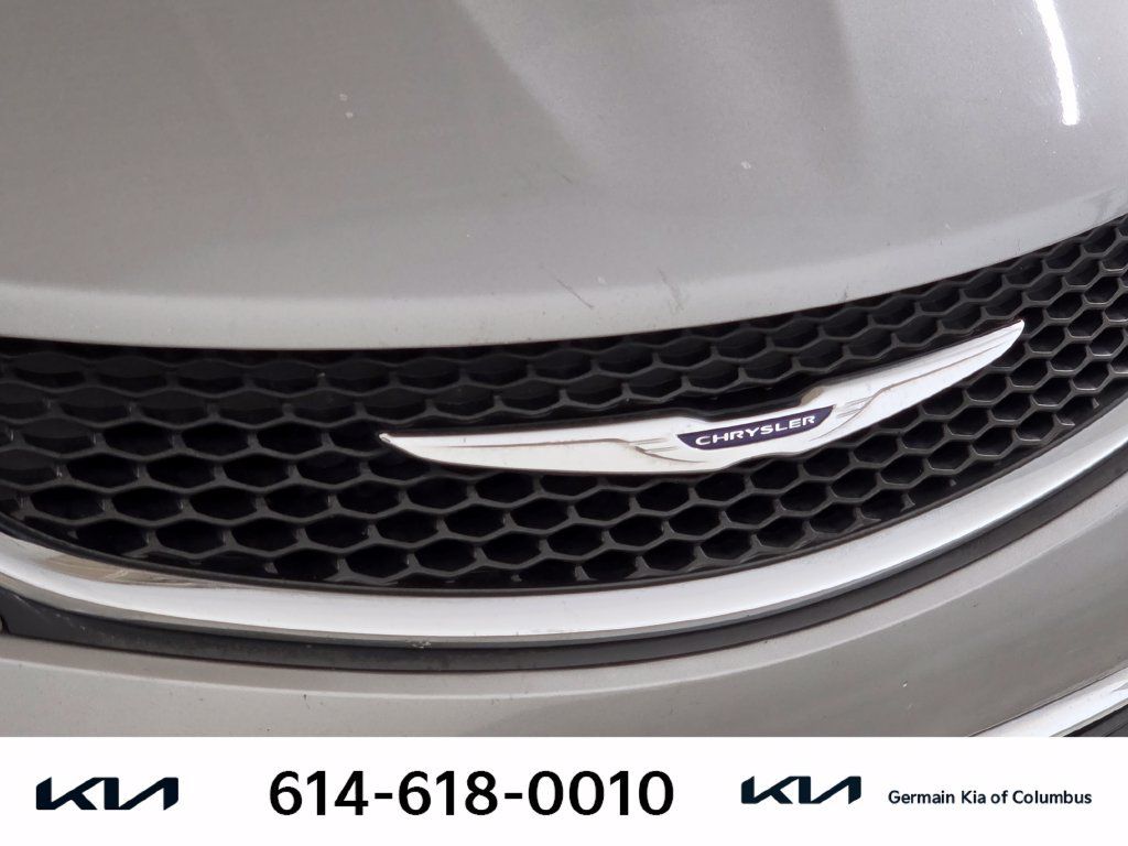 Used 2015 Chrysler 200 Limited FWD image 13