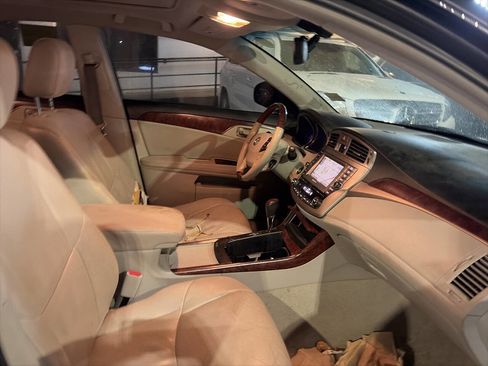 Used 2011 Toyota Avalon Limited image 8