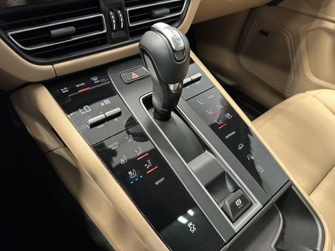 Used 2026 Porsche Macan AWD/4WD image 31