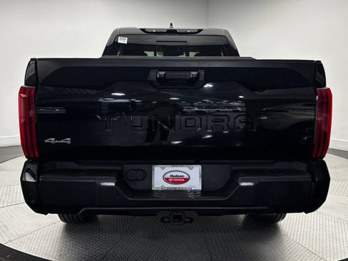 Used 2022 Toyota Tundra SR5 w/ SR5 Convenience Package AWD/4WD image 34