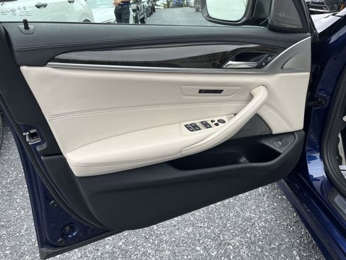 Used 2018 BMW M550i xDrive image 9