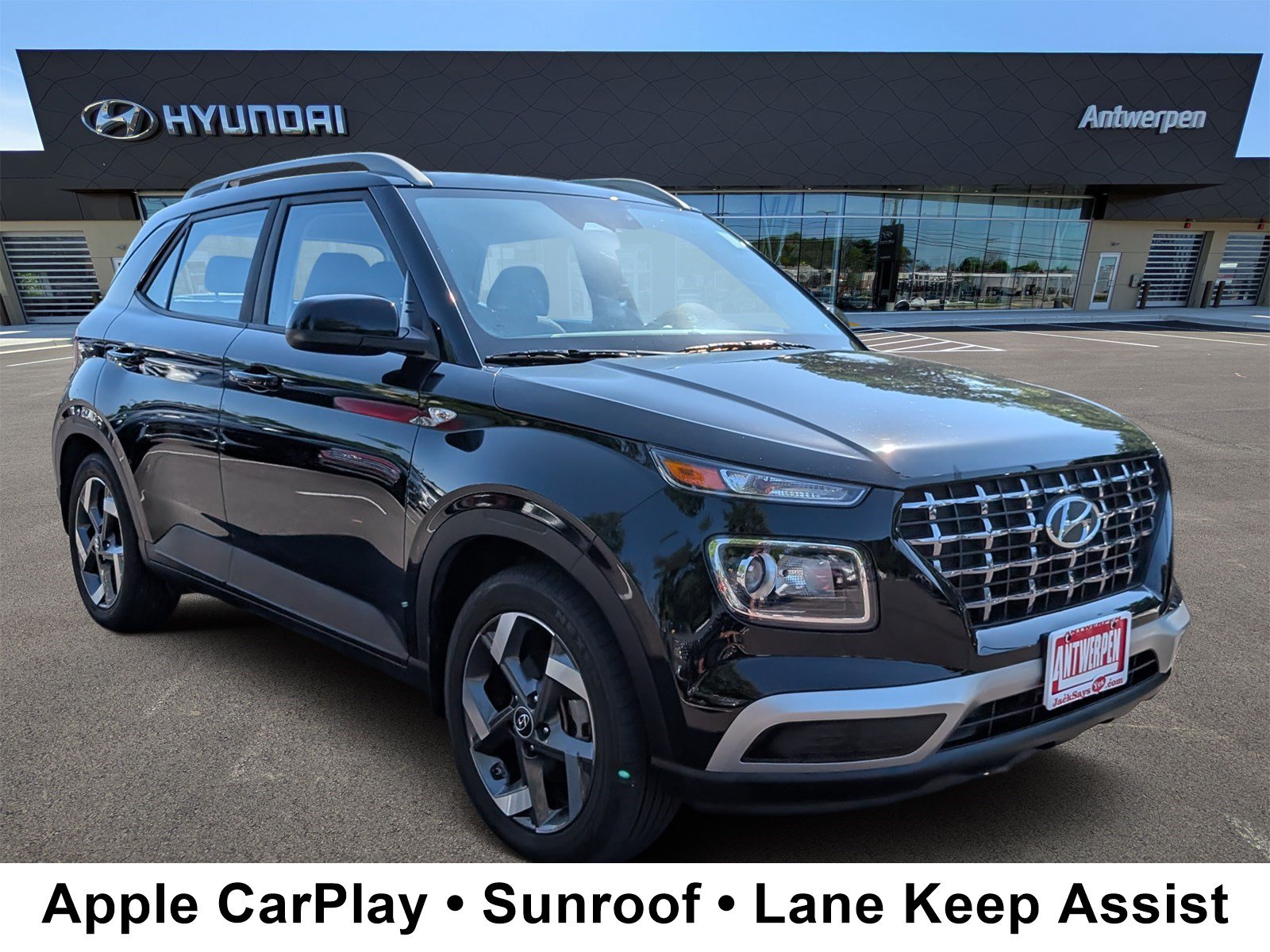 Used 2024 Hyundai Venue SEL FWD image 1