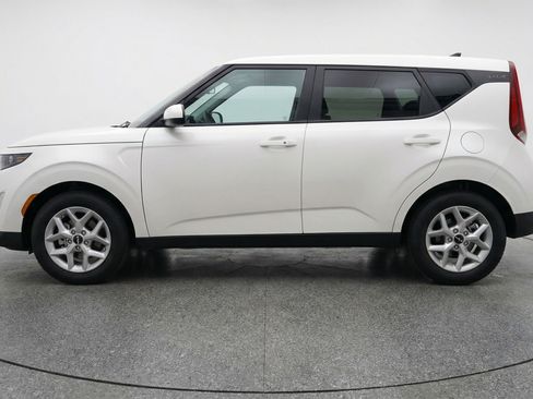 Used 2025 Kia Soul LX w/ LX Technology Package FWD image 5