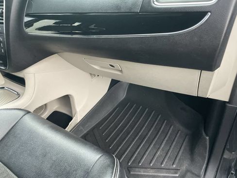 Used 2020 Dodge Grand Caravan SXT FWD image 30