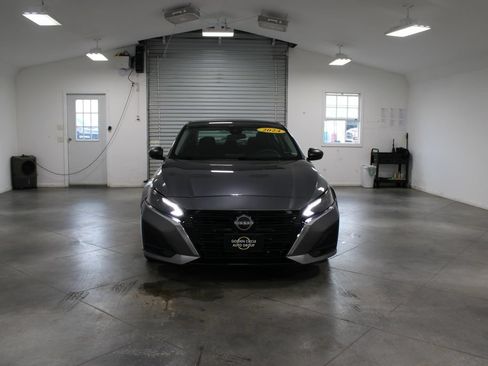 Used 2024 Nissan Altima 2.5 SV FWD image 3