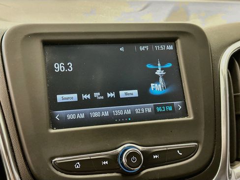 Used 2018 Chevrolet Equinox LS FWD image 21