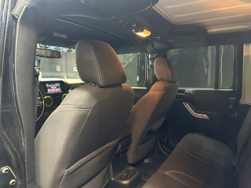 Used 2017 Jeep Wrangler Unlimited Rubicon AWD/4WD image 18