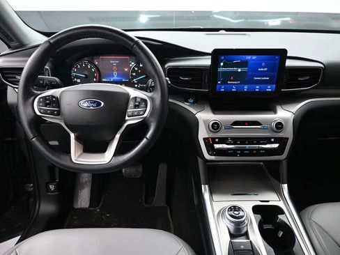 Used 2021 Ford Explorer XLT w/ Equipment Group 202A image 11