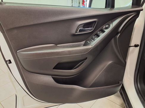 Used 2019 Chevrolet Trax LT w/ LT Convenience Package image 26