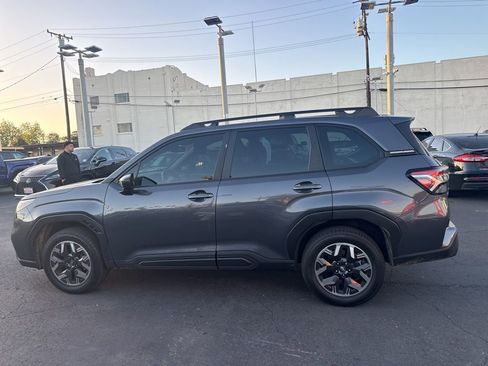 Used 2025 Subaru Forester AWD/4WD image 6
