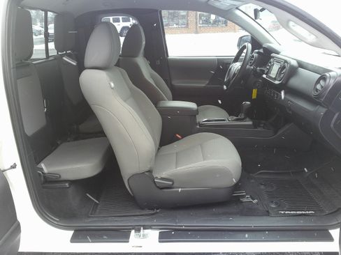 Used 2018 Toyota Tacoma SR image 25