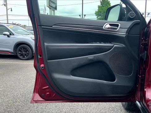 Used 2018 Jeep Grand Cherokee Limited image 22