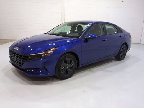 Certified 2023 Hyundai Elantra Blue FWD image 7