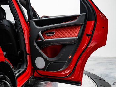 Used 2019 Bentley Bentayga image 94