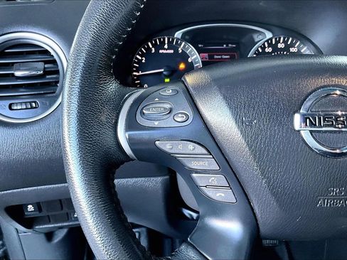 Used 2015 Nissan Pathfinder SV w/ Cargo Package image 10
