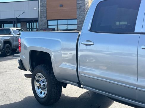 Used 2019 Chevrolet Silverado 2500 LT AWD/4WD image 3
