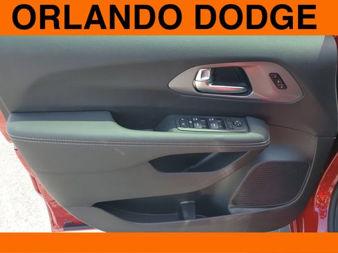 New 2026 Chrysler Pacifica Select image 9