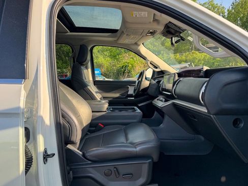 Used 2025 Ford Expedition Active AWD/4WD image 12