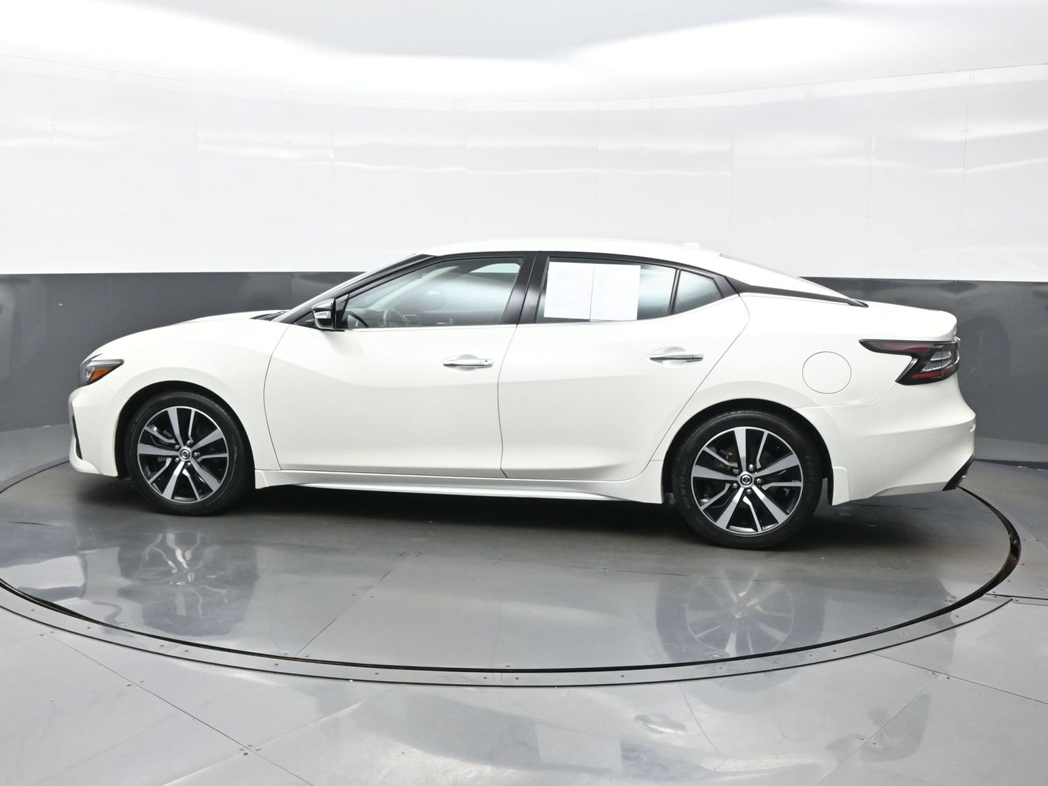 Used 2021 Nissan Maxima 3.5 SV w/ Floor Mat Group FWD image 3